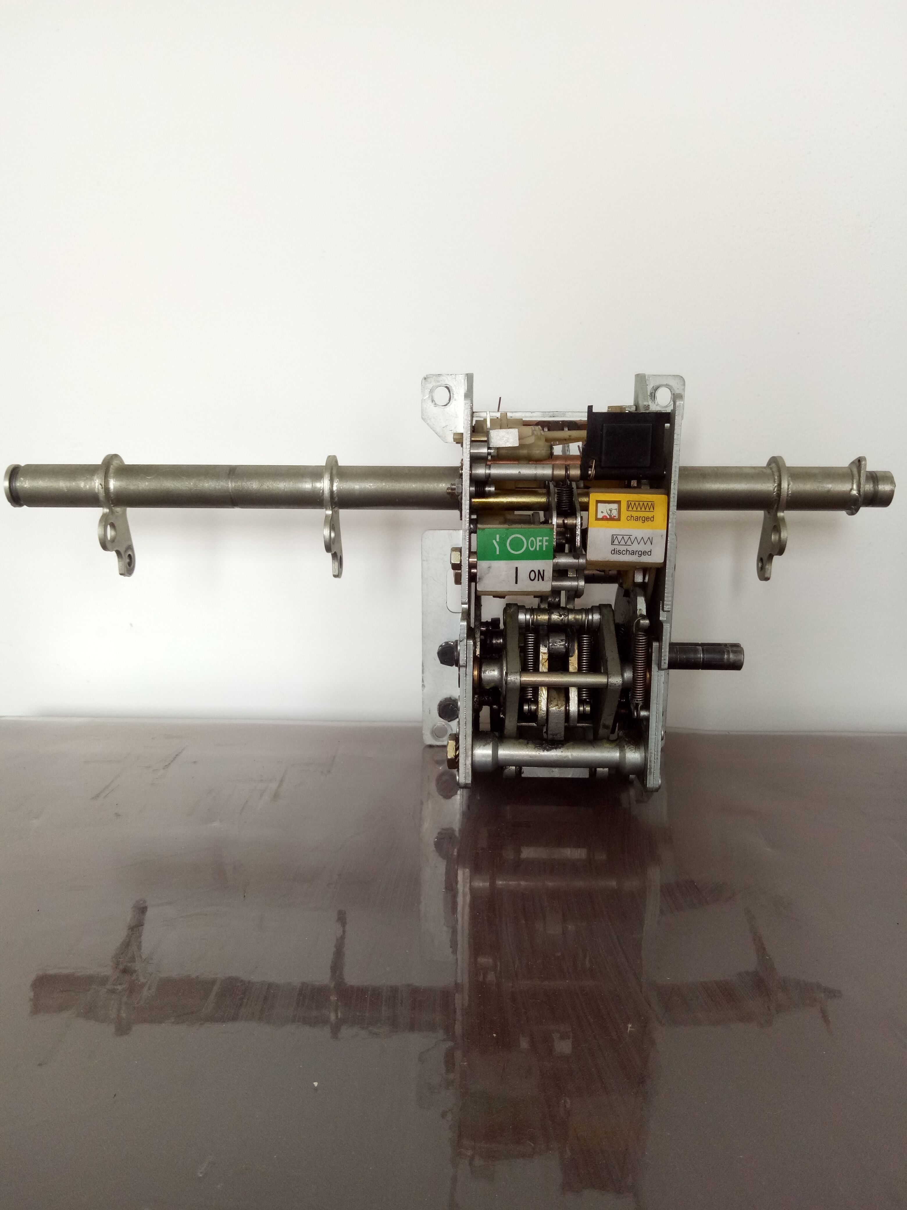 DW60機(jī)構(gòu)4000A四級.jpg DW60機(jī)構(gòu)4000A四級.jpg